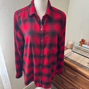 American Eagle Red and Black Plaid Button-Up Shirt